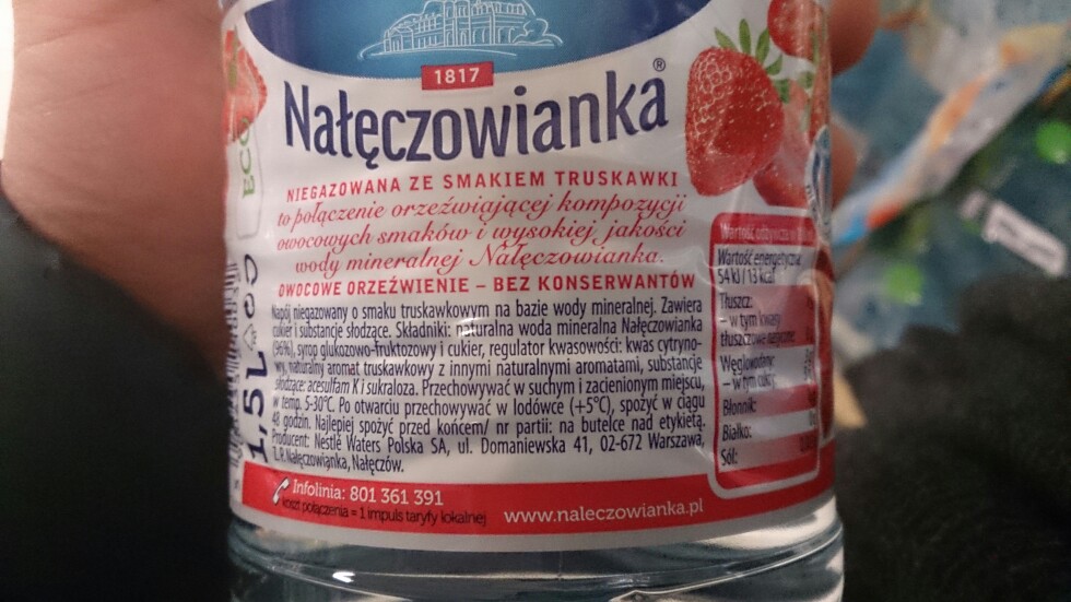 Woda Nałęczowianka o smaku truskawki 