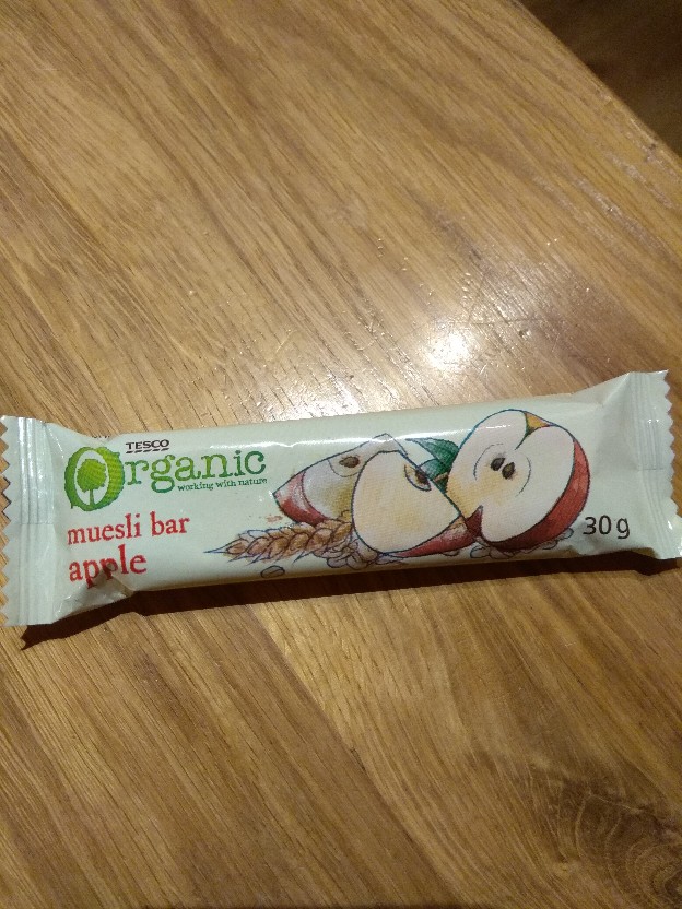 Bio baton zbożowy z jabłkiem Tesco Organic tesco