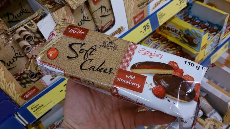 Biszkopty z galaretką o smaku poziomkowym Soft Cakes Tastino lidl
