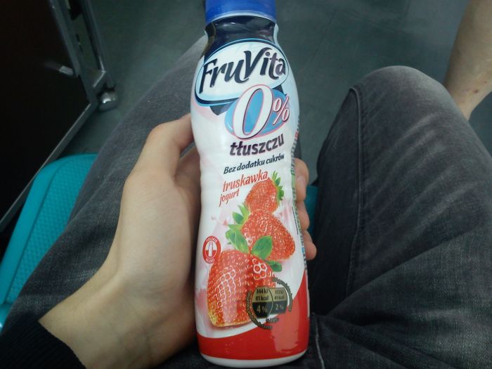 Jogurt truskawkowy FruVita biedronka