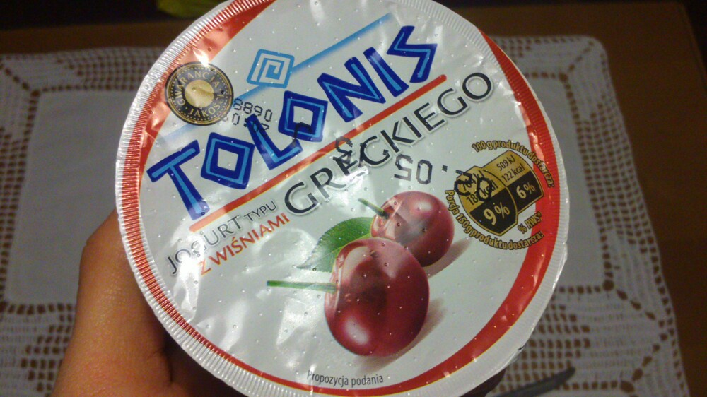 Jogurt typu greckiego z wiśniami Tolonis biedronka