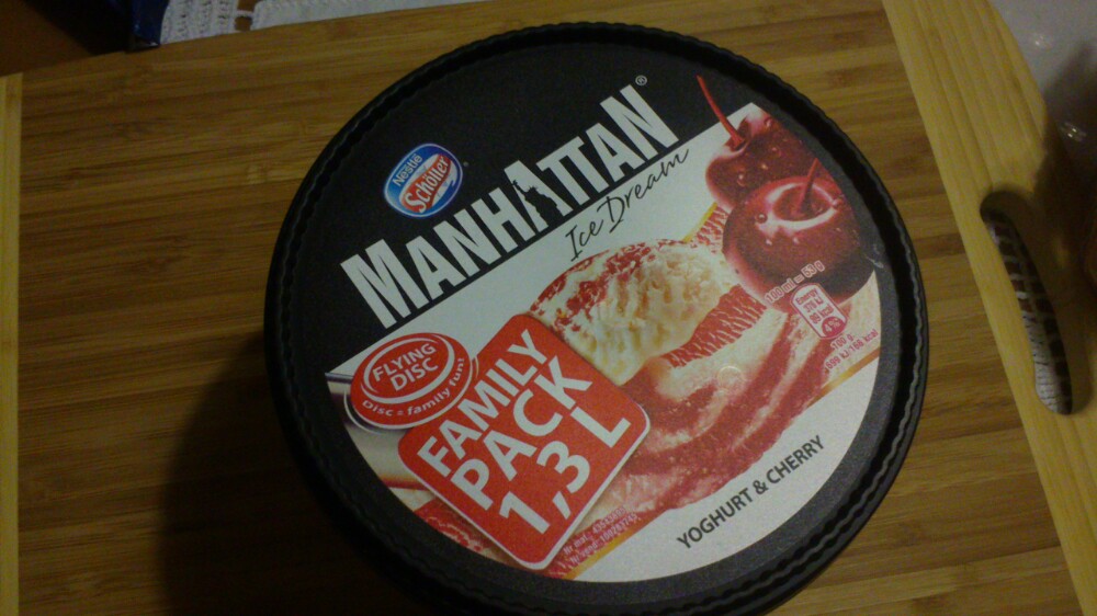 Lody jogurtowo-wiśniowe Manhattan  Nestle 