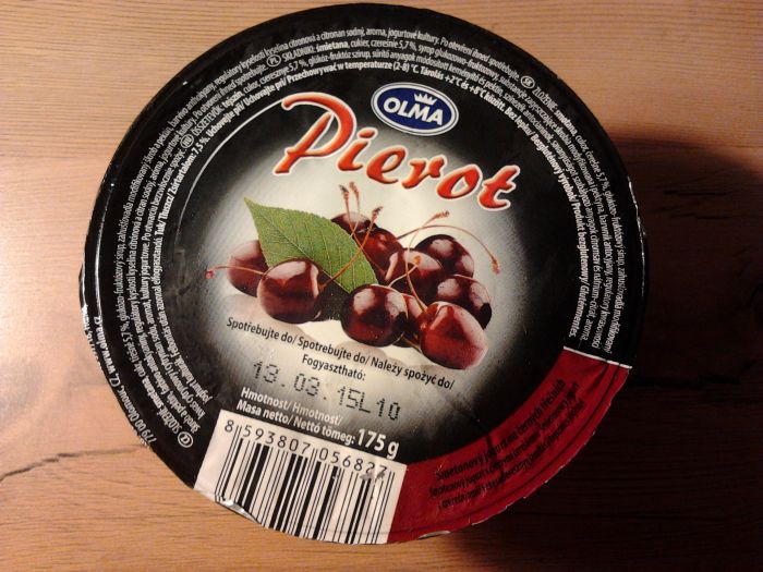 Śmietanowy jogurt z czereśni Pierot Olma biedronka
