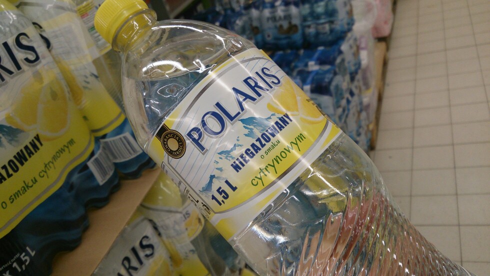 Woda Polaris niegazowana o smaku cytrynowym biedronka
